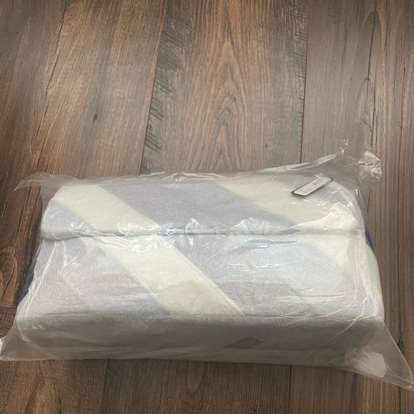 Akira Handbag - Picture 10 of 10